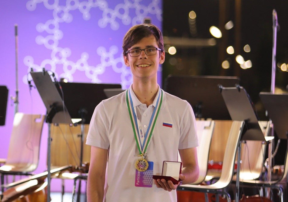 Школьник из России стал абсолютным победителем Международной Менделеевской олимпиады