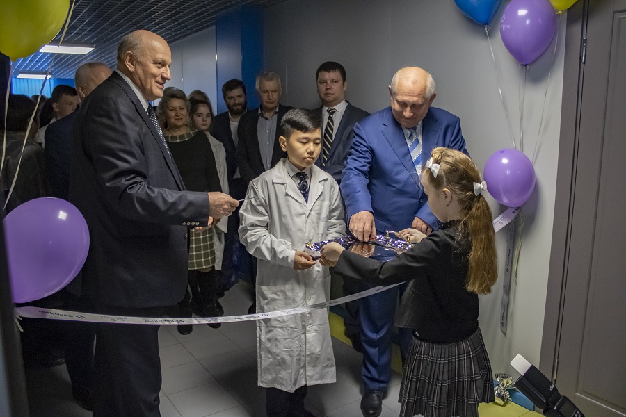 Фонд Андрея Мельниченко - В Кингисеппе открыты лаборатории для подготовки юных ученых